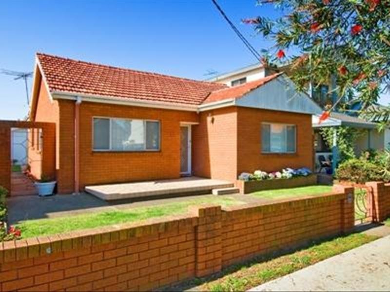 3 Robinson Street, Eastlakes NSW 2018