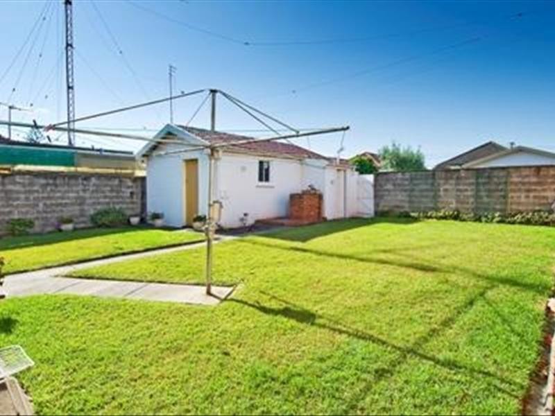 3 Robinson Street, Eastlakes NSW 2018