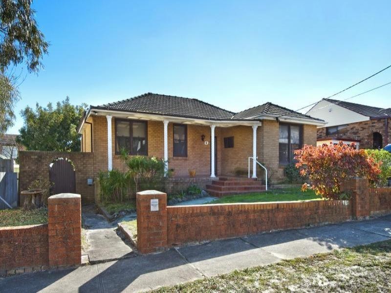 4 Melba Avenue, Chifley NSW 2036