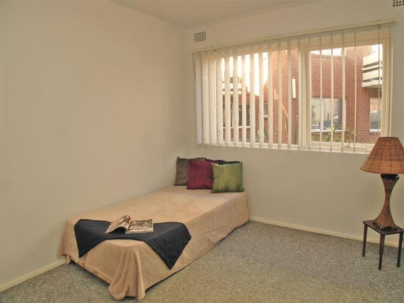 2/2 O’Rourke Crescent, Eastlakes NSW 2018