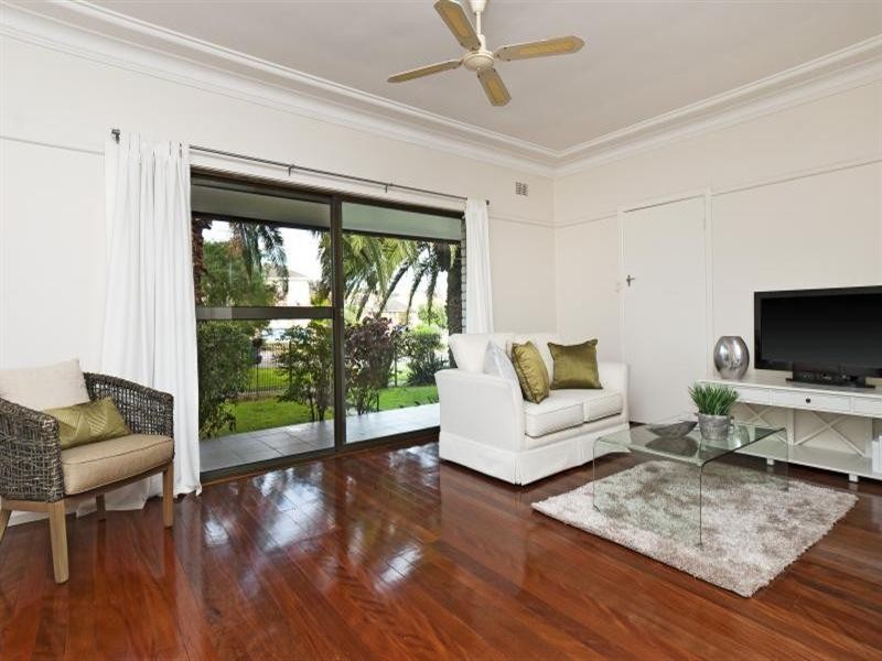 72 Macquarie Street, Chifley NSW 2036