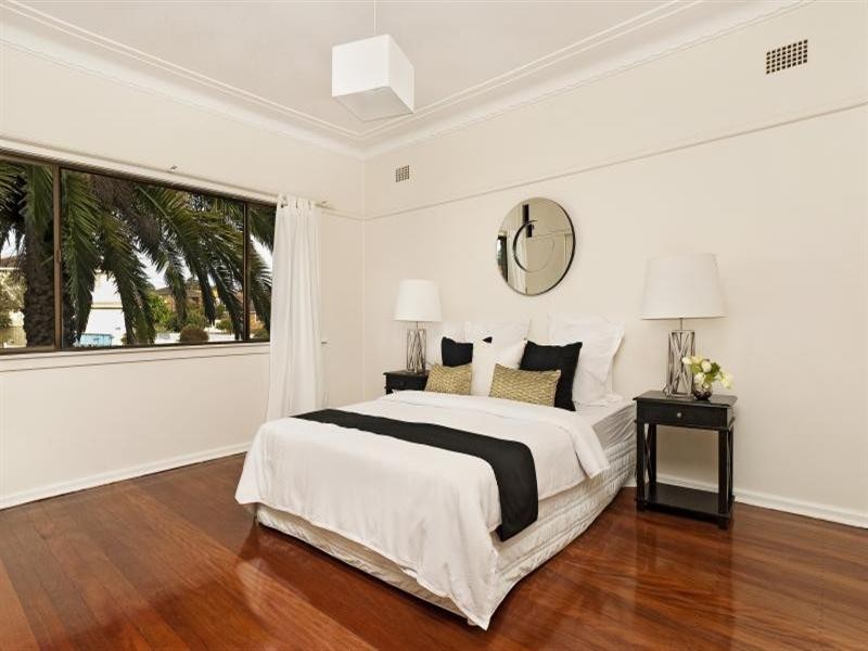 72 Macquarie Street, Chifley NSW 2036