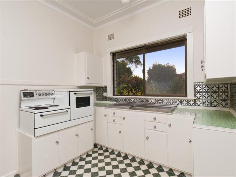 72 Macquarie Street, Chifley NSW 2036