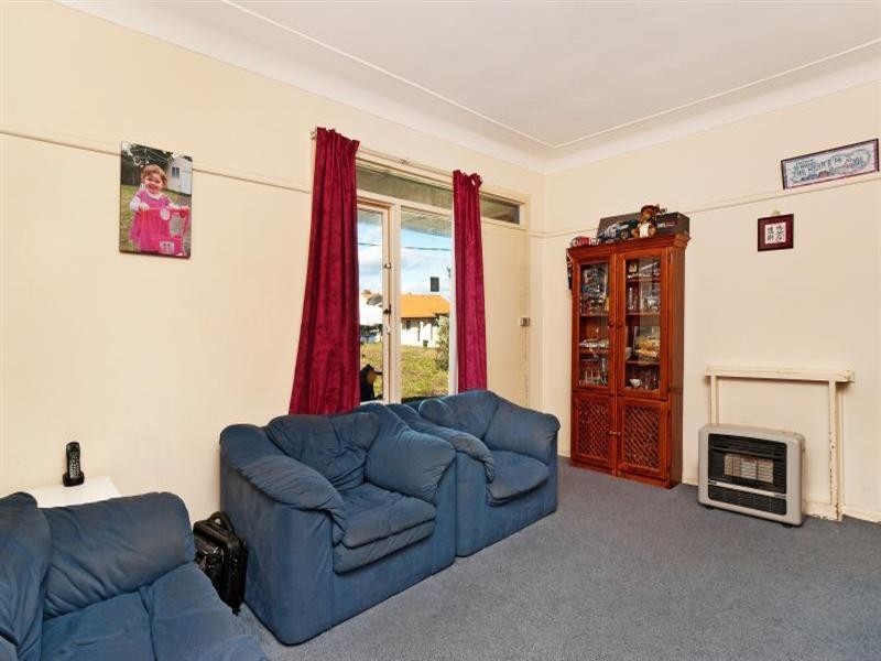 68 Lasseter Avenue, Chifley NSW 2036