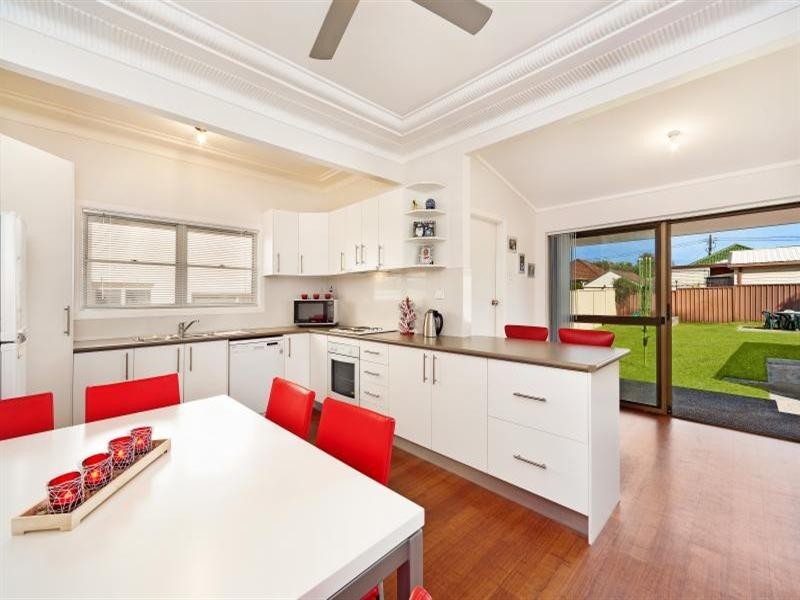 36 Eyre Street, Chifley NSW 2036