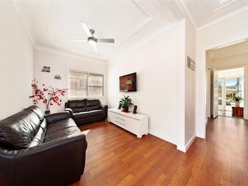 36 Eyre Street, Chifley NSW 2036