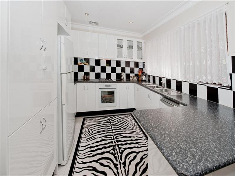 63 Frogmore Street, Mascot NSW 2020