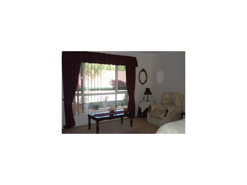 8 Robusta Place, Forest Lake QLD 4078