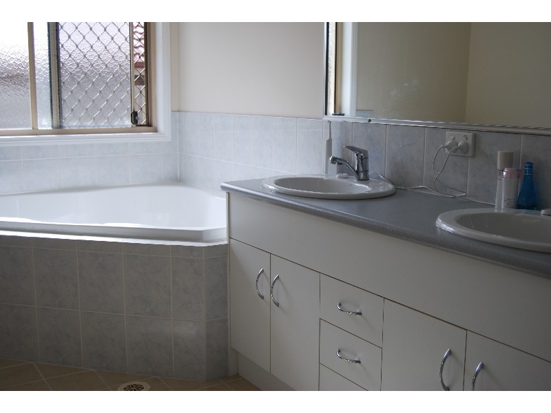 7 Kew Close, Forest Lake QLD 4078