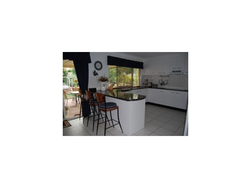 4 CARNEGIE Close, Forest Lake QLD 4078