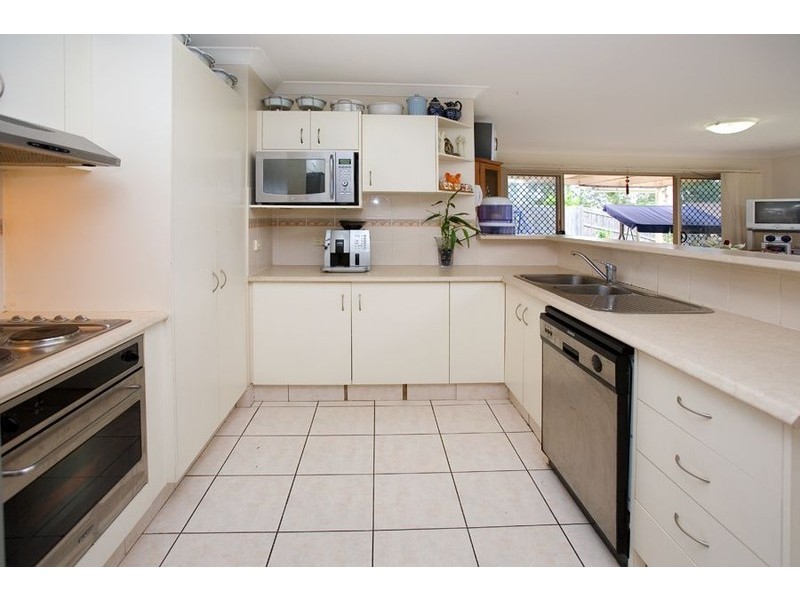 1 DONCASTER Place, Forest Lake QLD 4078