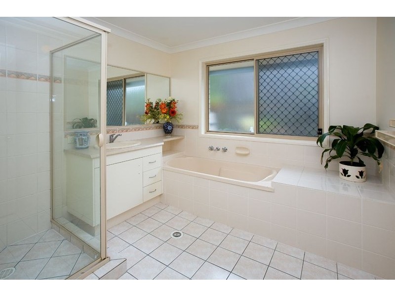 1 DONCASTER Place, Forest Lake QLD 4078