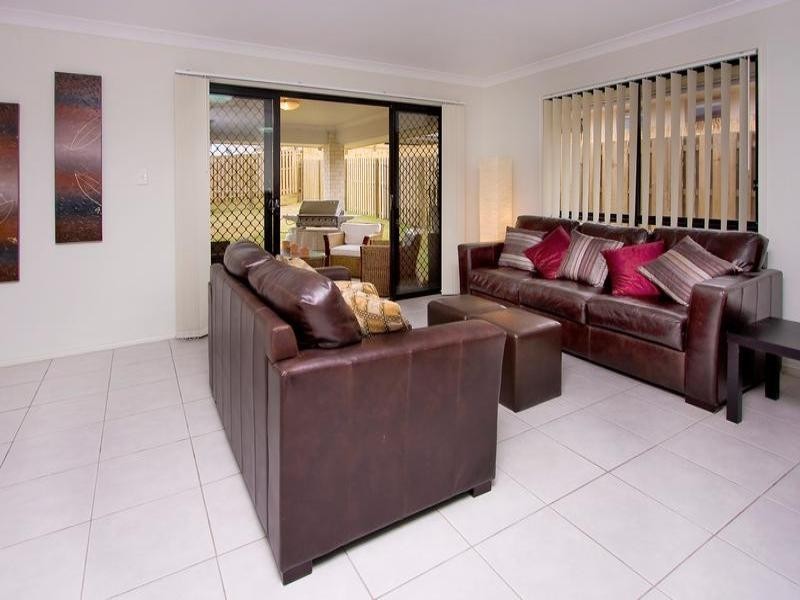 24 Bottlebrush Street, Heathwood QLD 4110