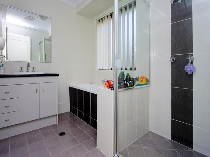 24 Bottlebrush Street, Heathwood QLD 4110