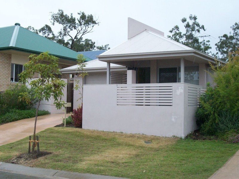 50 Creekside Drive, Springfield Lakes QLD 4300