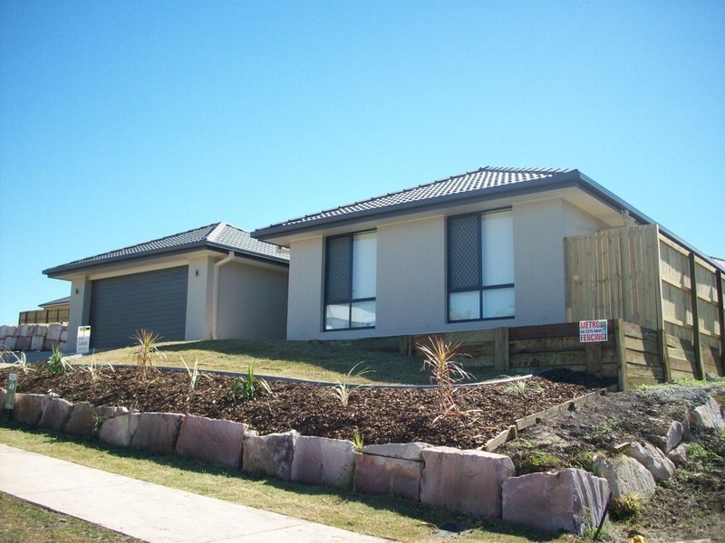 8 Bellbird Drive, Bellbird Park QLD 4300