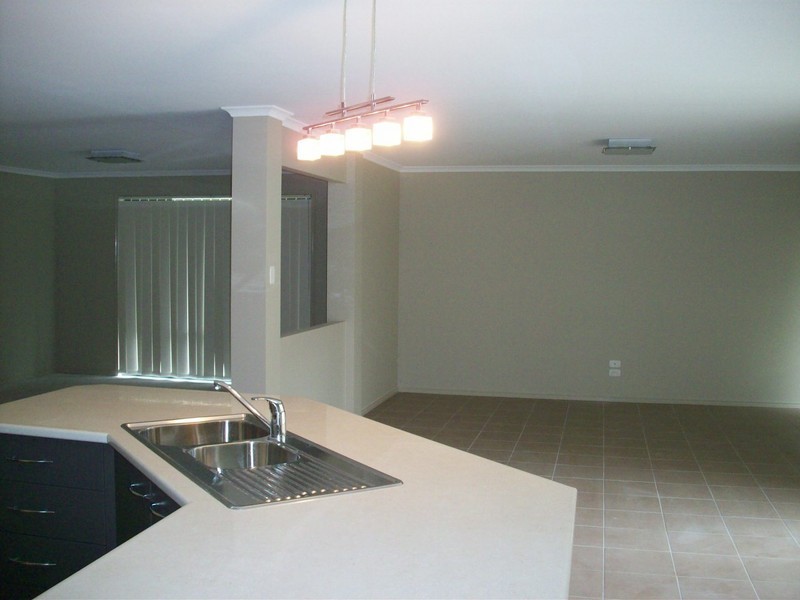 8 Bellbird Drive, Bellbird Park QLD 4300