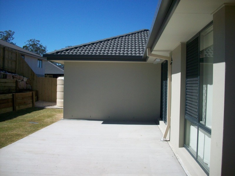 8 Bellbird Drive, Bellbird Park QLD 4300