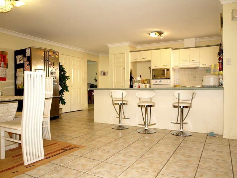 14 Cambridge Crescent, Forest Lake QLD 4078