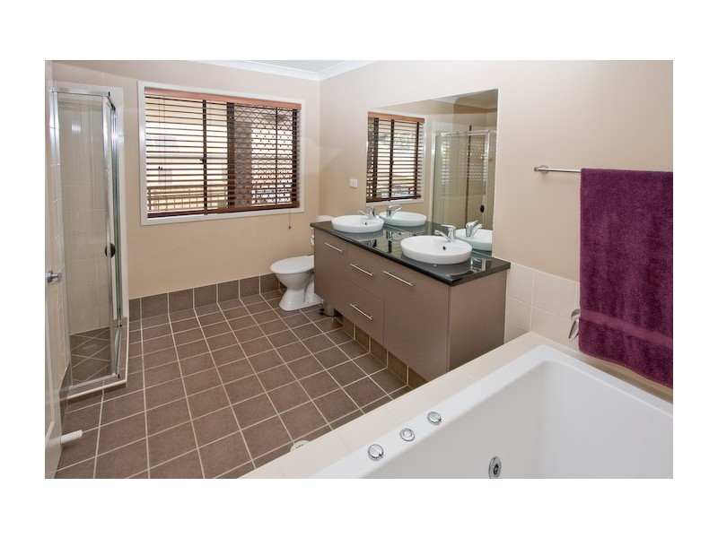 19 Sanctuary Drive, Forest Lake QLD 4078