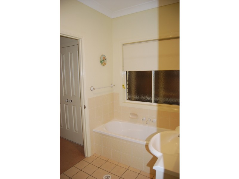 13 Hawthorne Street, Forest Lake QLD 4078