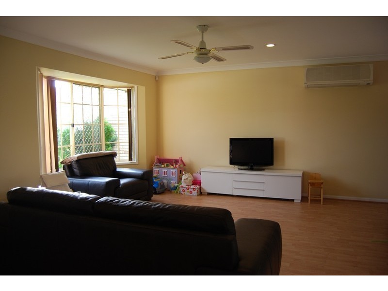 52 Lakeside Crescent, Forest Lake QLD 4078