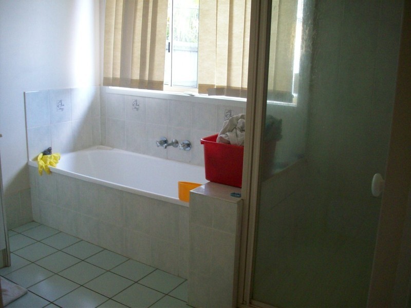 50 Lakeside Crescent, Forest Lake QLD 4078