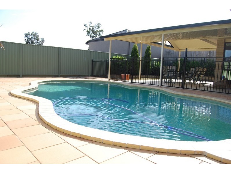 77 Claremont Parade, Forest Lake QLD 4078