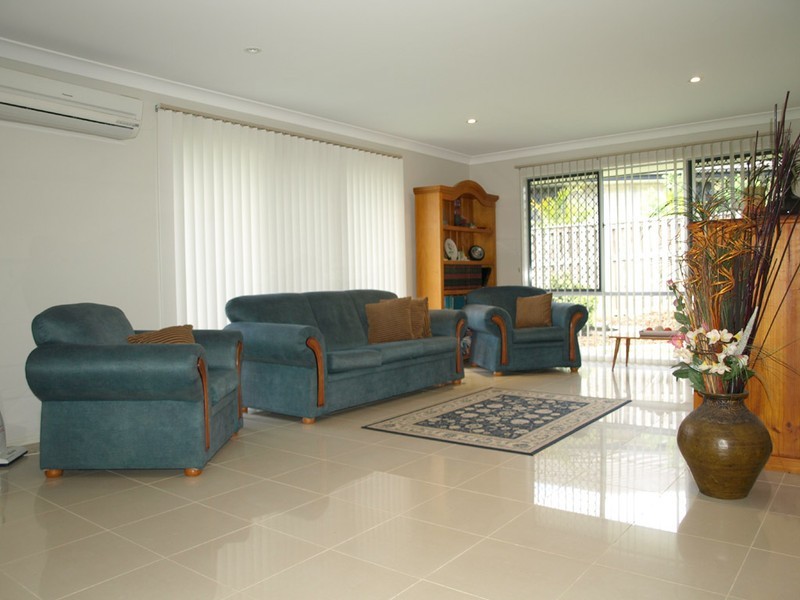 16 Birch Close, Heathwood QLD 4110