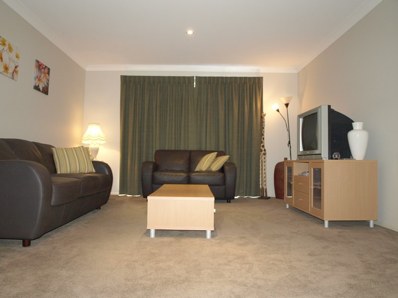 16 Birch Close, Heathwood QLD 4110