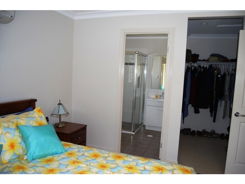 18 Piccadilly Place, Forest Lake QLD 4078