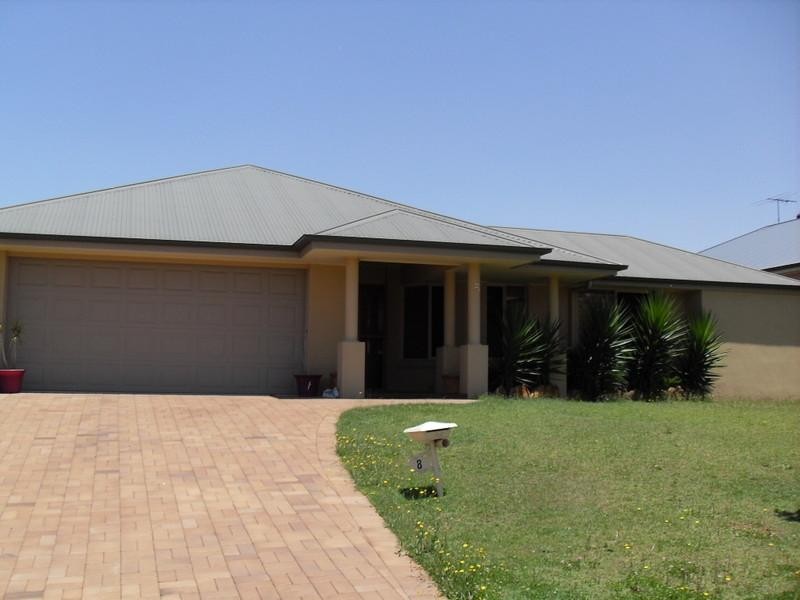 8 Doncaster Place, Forest Lake QLD 4078