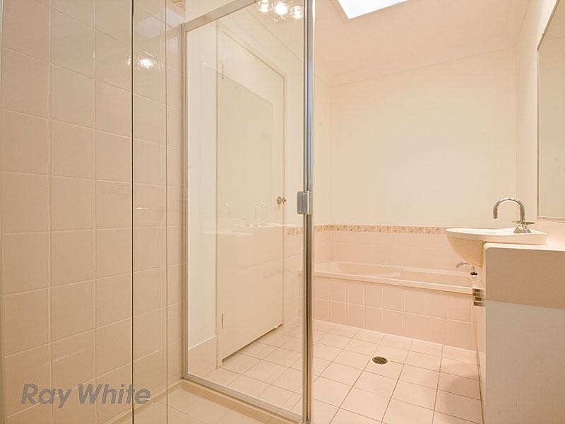 23 Lakeside Crescent, Forest Lake QLD 4078