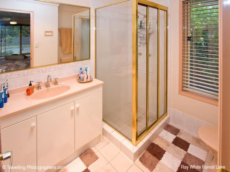 31 Lakeside Crescent, Forest Lake QLD 4078