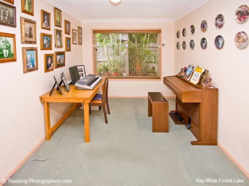 31 Lakeside Crescent, Forest Lake QLD 4078