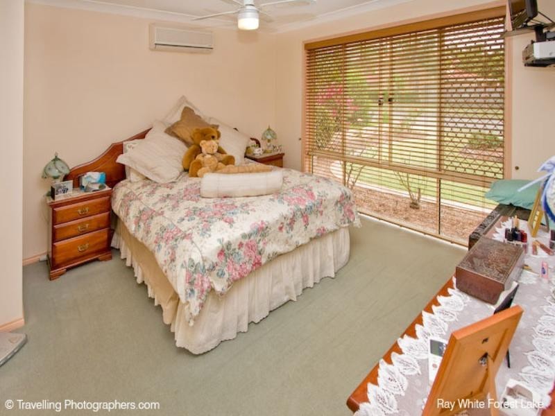 31 Lakeside Crescent, Forest Lake QLD 4078