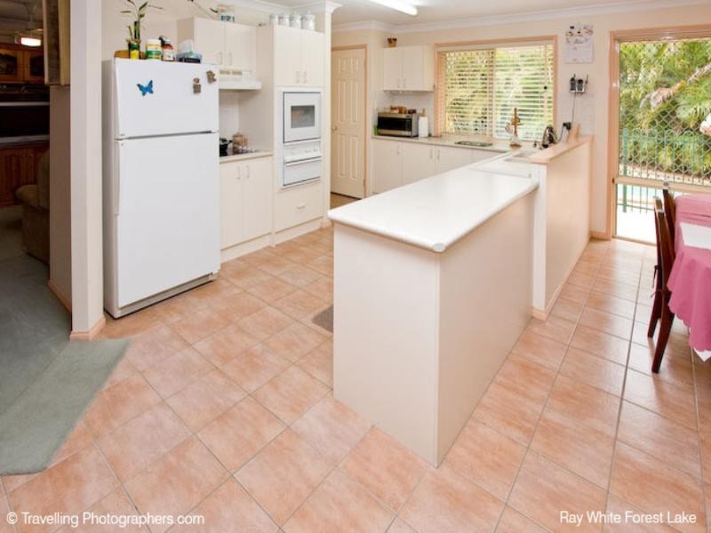 31 Lakeside Crescent, Forest Lake QLD 4078