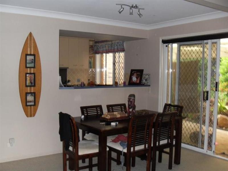 8 Cedar Close, Forest Lake QLD 4078