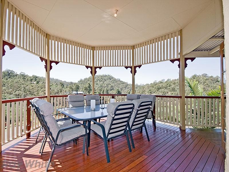 1 Woodland Drive, Pullenvale QLD 4069