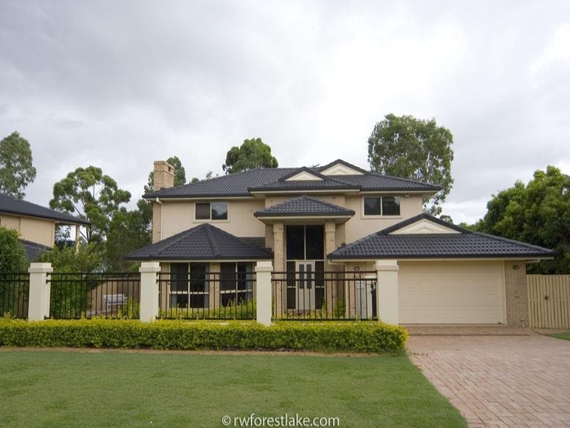 82 Wivenhoe Circuit, Forest Lake QLD 4078