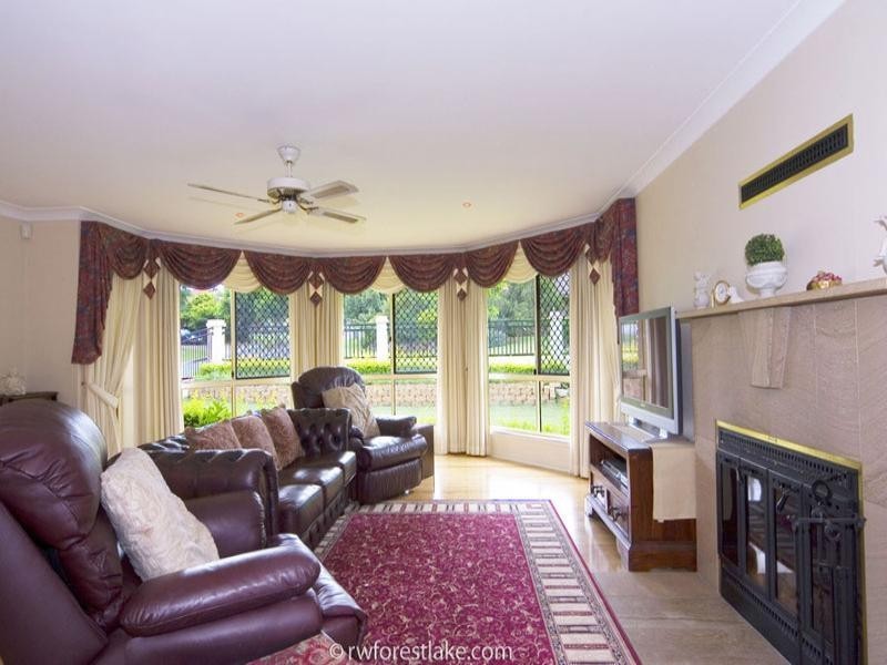 82 Wivenhoe Circuit, Forest Lake QLD 4078