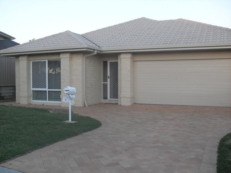 5 Solea Close, Forest Lake QLD 4078