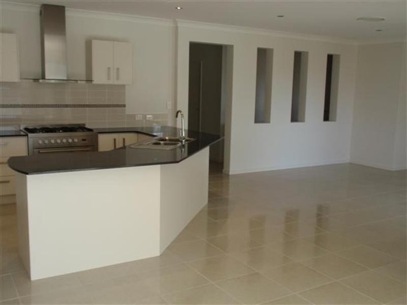 3 Bottlebrush Street, Forest Lake QLD 4078