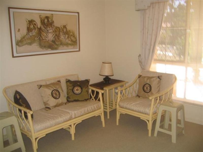 10 Chatswood Close, Forest Lake QLD 4078