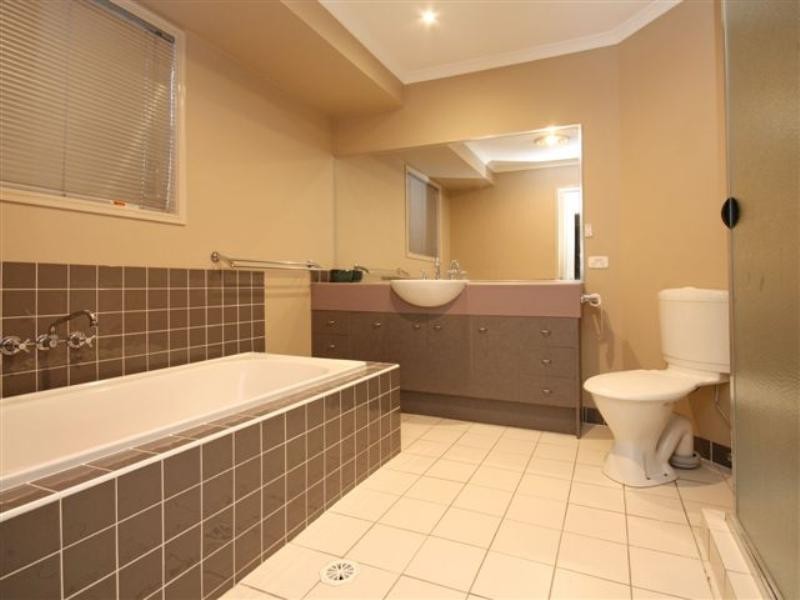 120 Jubilee Avenue, Forest Lake QLD 4078