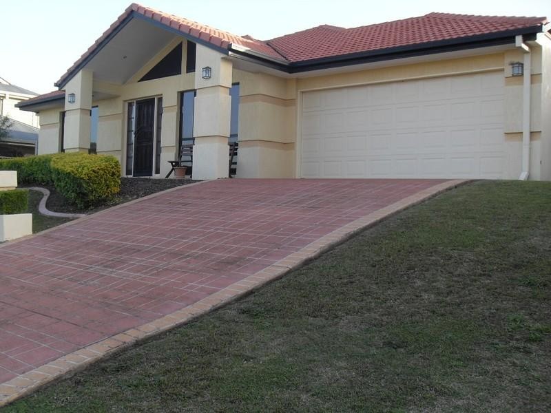 8 Hamilton Close, Forest Lake QLD 4078
