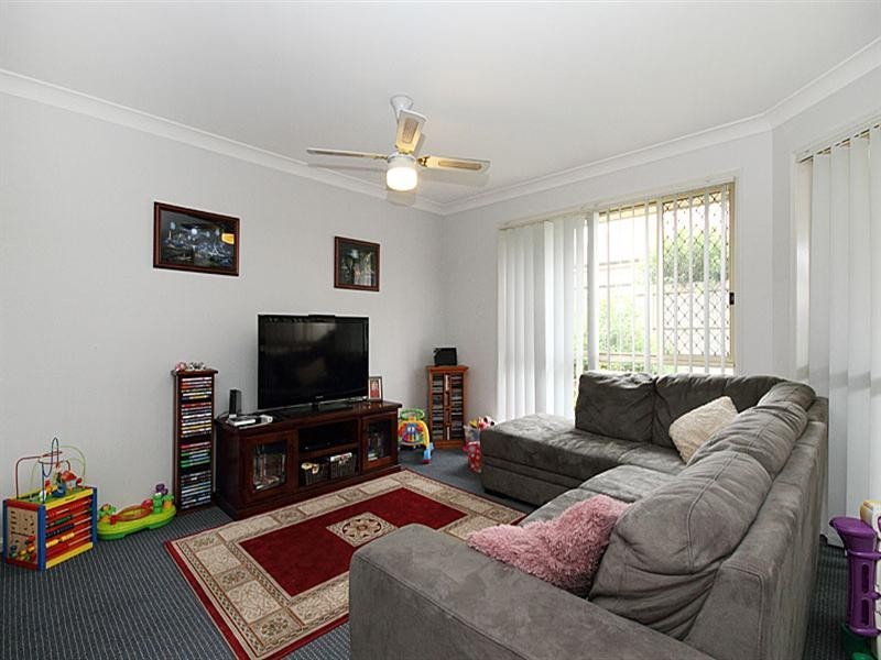 10 Robson Street, Forest Lake QLD 4078