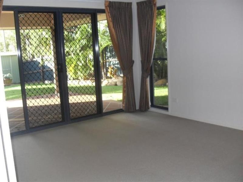 20 Saffron Place, Sinnamon Park QLD 4073