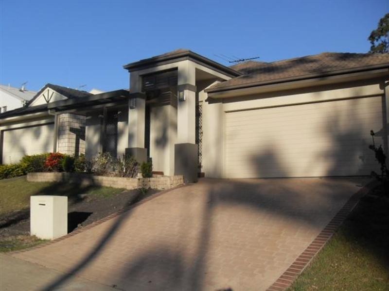 13 Lakes Entrance Drive, Springfield Lakes QLD 4300