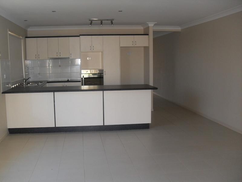 13 Lakes Entrance Drive, Springfield Lakes QLD 4300